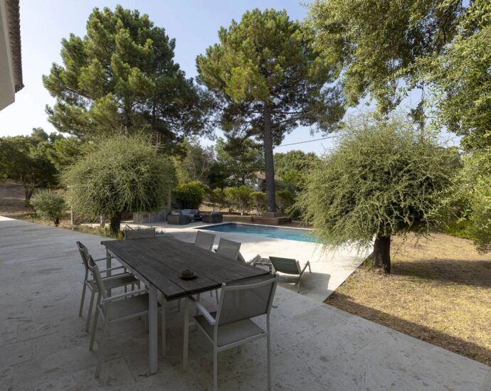 Sainte-Lucie-de-Porto-Vecchio, contemporary villa with swimming pool and 4 bedrooms in the very heart of the village
