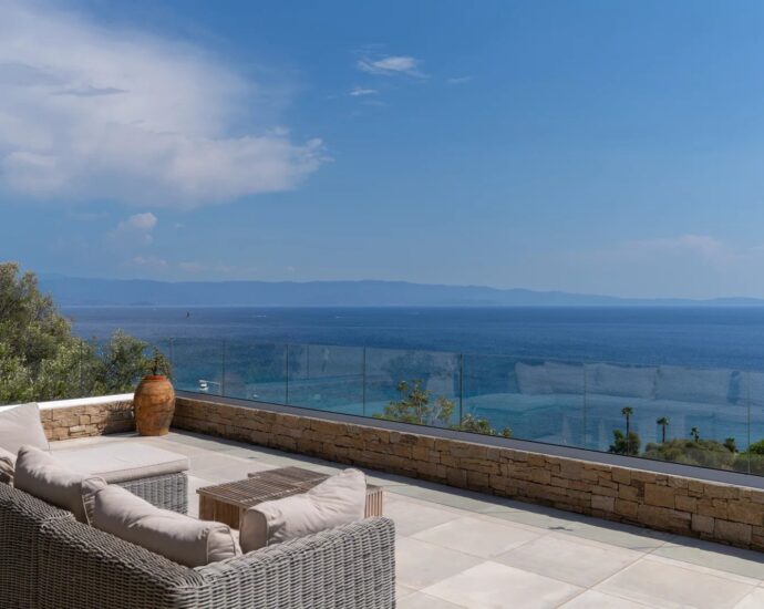 Ajaccio, Route des Sanguinaires, Villa vue mer panoramique, 4 master-rooms, piscine, plage à pied
