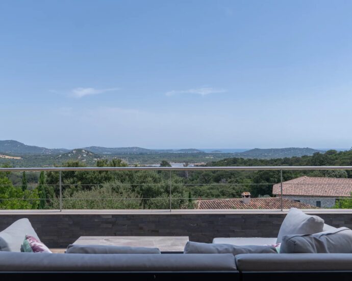 Exclusive Listing, Porto-Vecchio, Trinité, 4-bedroom villa, independent studio, swimming pool, sea and mountain views