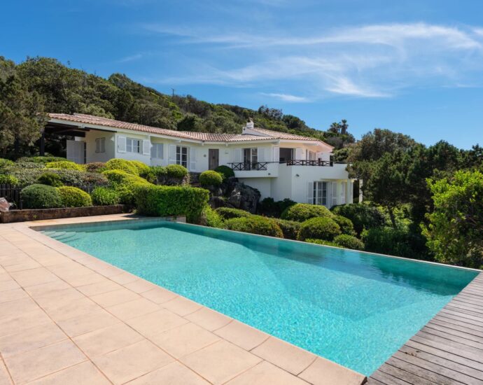 Coti-Chiavari – Property located on the Castagna Peninsula with a 6-bedroom villa and panoramic sea views