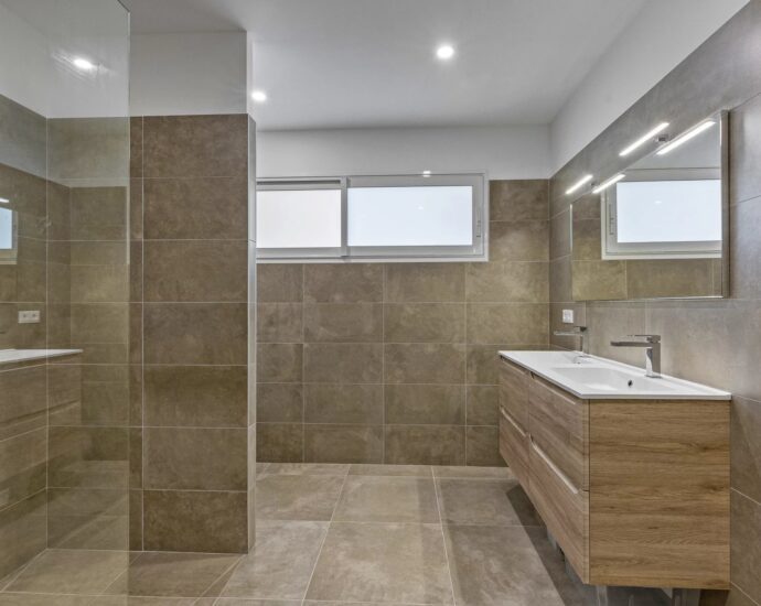 Near Porto-Vecchio – Single-storey stone villa, type T5, with swimming pool