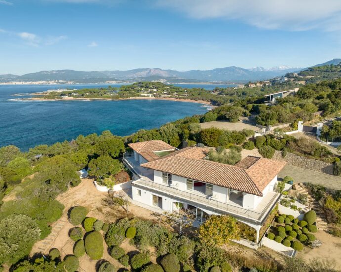 Porticcio rive sud Ajaccio, Villa, 5 chambres, piscine, bord de mer plage à pied