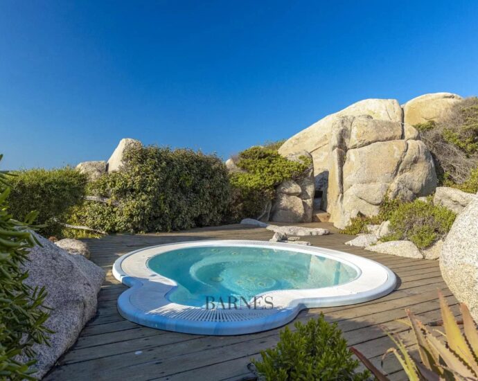 Ile de Cavallo, Propriété pied dans l&rsquo;eau, 9 chambres, vue mer, crique d&rsquo;accostage privée, plage à pied