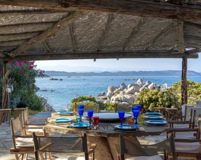 Ile de Cavallo, Propriété pied dans l&rsquo;eau, 9 chambres, vue mer, crique d&rsquo;accostage privée, plage à pied