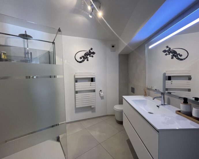 Exclusive, North of Ajaccio, Tiuccia, Calcatoggio,  stone-built villa, 5 bedrooms, pool, gym, sea view, walking distance to the beach