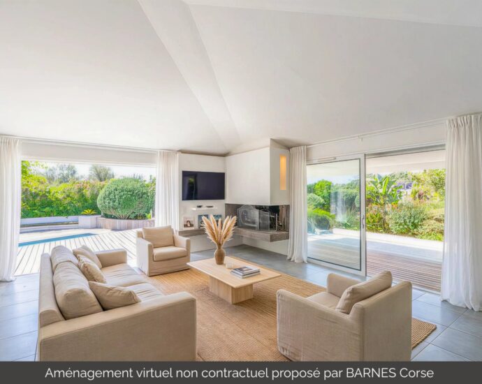 Lecci , Villa with Swimming Pool, 5 Bedrooms, Peaceful Setting, Close to beaches and amenities