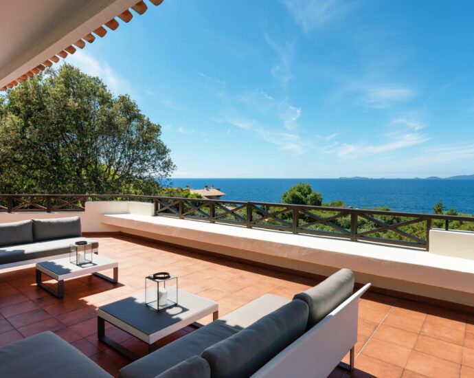 Coti-Chiavari – Property located on the Castagna Peninsula with a 6-bedroom villa and panoramic sea views