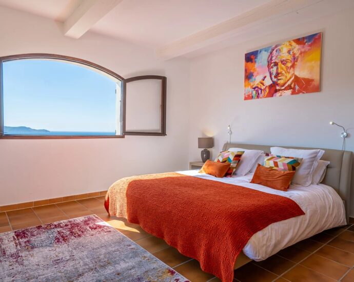 Lumio, Villa 6 chambres, vue mer panoramique, piscine à débordement, proche plage