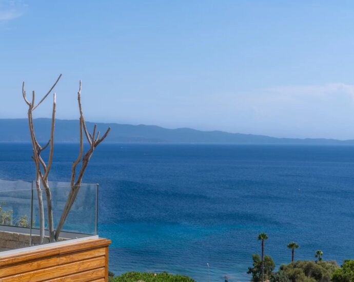 Ajaccio, Route des Sanguinaires, Villa vue mer panoramique, 4 master-rooms, piscine, plage à pied