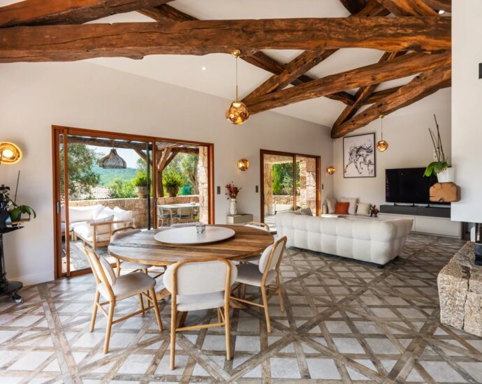 Porticcio, Villa type bergerie, 5 chambres, piscine, proche plage