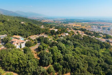 Grand Bastia, Borgo, terrain constructible , vue mer, proche plages et commerces