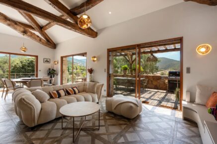 Porticcio, Villa type bergerie, 5 chambres, piscine, proche plage