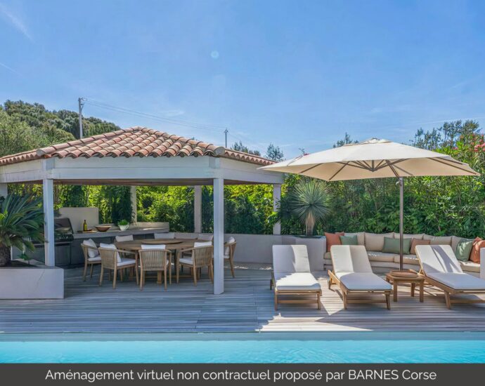Lecci , Villa with Swimming Pool, 5 Bedrooms, Peaceful Setting, Close to beaches and amenities