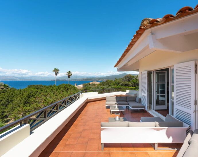 Coti-Chiavari – Property located on the Castagna Peninsula with a 6-bedroom villa and panoramic sea views