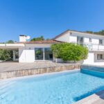 Lecci , Villa with Swimming Pool, 5 Bedrooms, Peaceful Setting, Close to beaches and amenities