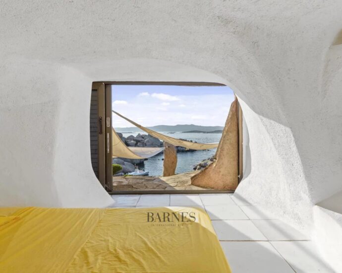 Ile de Cavallo, Propriété pied dans l&rsquo;eau, 9 chambres, vue mer, crique d&rsquo;accostage privée, plage à pied