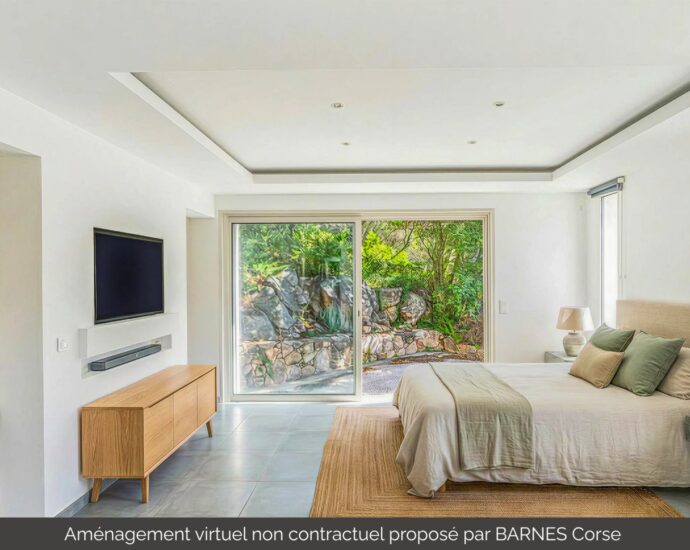 Lecci , Villa with Swimming Pool, 5 Bedrooms, Peaceful Setting, Close to beaches and amenities