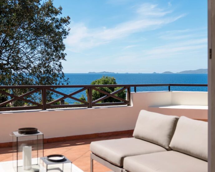 Coti-Chiavari – Property located on the Castagna Peninsula with a 6-bedroom villa and panoramic sea views