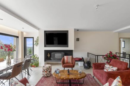 EXCLUSIVITE  – Sainte Lucie de Porto Vecchio – Villa d&rsquo;architecte, 4 chambres, piscine, vue montagne panoramique, aperçu mer