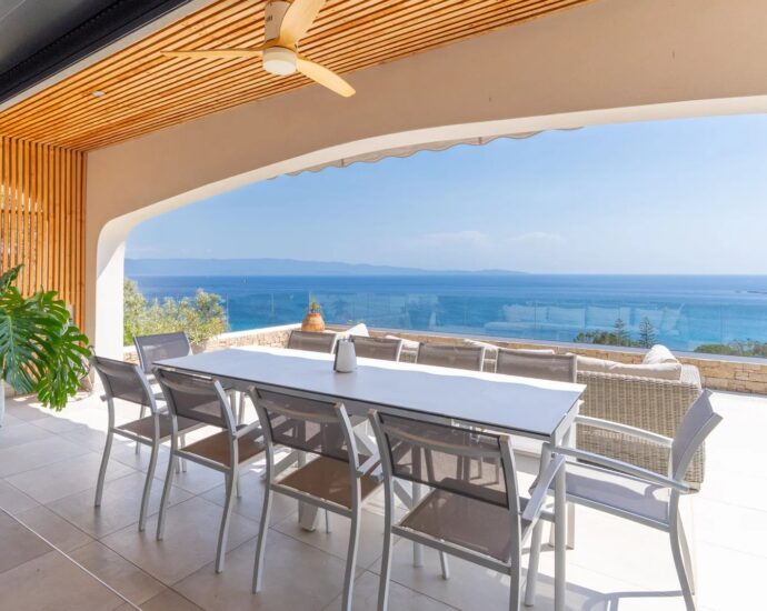 Ajaccio, Route des Sanguinaires, Villa vue mer panoramique, 4 master-rooms, piscine, plage à pied