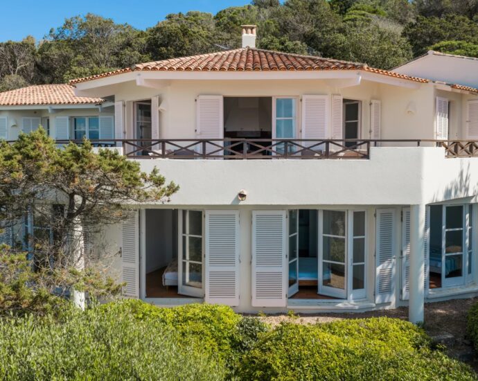 Coti-Chiavari – Property located on the Castagna Peninsula with a 6-bedroom villa and panoramic sea views