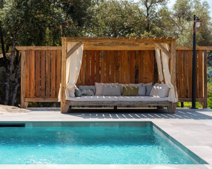 Porticcio, Villa type bergerie, 5 chambres, piscine, proche plage