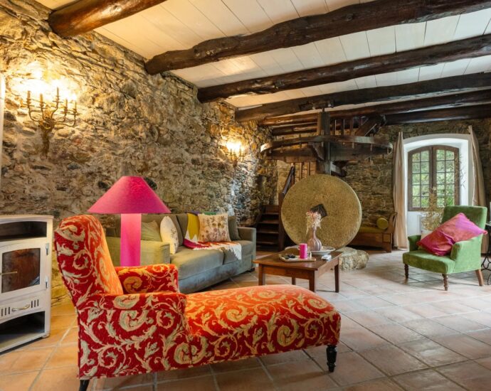 Oletta, Restored Mill, 3 Bedrooms, swimming pool, Valley and Mountain Views, Close to Beaches