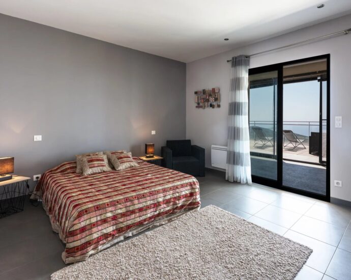 Porticcio, single-storey villa, 4 bedrooms, pool, panoramic sea view, close to beaches
