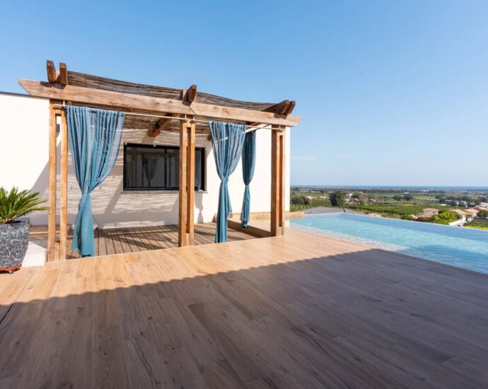 South Bastia, sea-view villa, 7 rooms, 3 bedrooms, swimming pool, close to the beach
