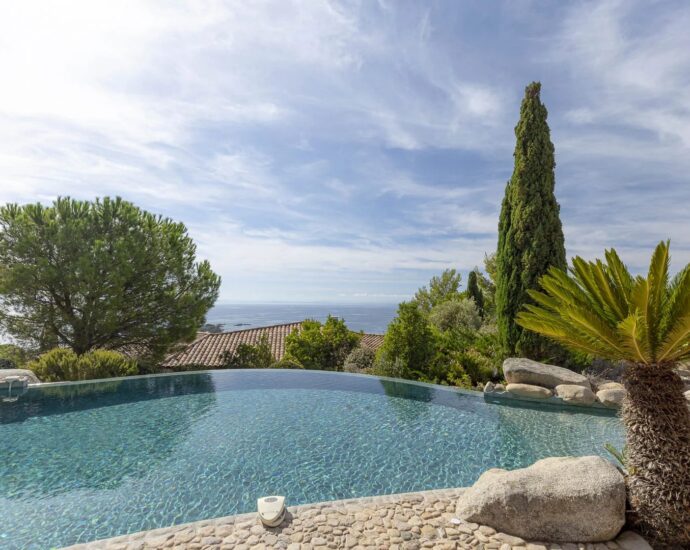 Porto-Vecchio, Palombaggia, Panoramic sea-view villa, 6 bedrooms, within walking distance of the beach