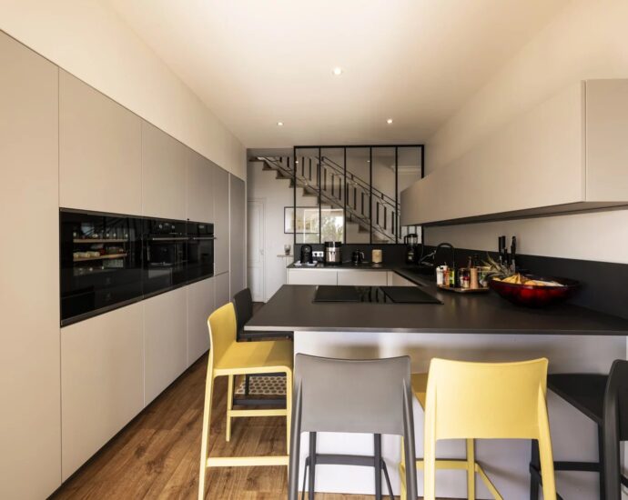 Ajaccio, Exclusivité, Villa, 5 chambres, vue mer panoramique, piscine, plage à pieds