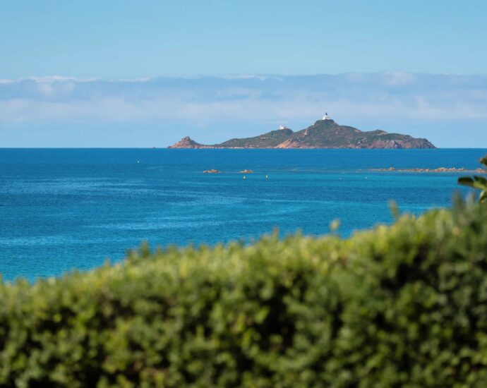 Ajaccio, Route des Sanguinaires, Villa vue mer panoramique, 4 chambres, piscine , plage à pied