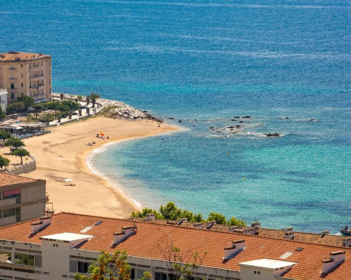 Ajaccio, Appartement en duplex, 4 chambres, terrasse, vue mer panoramique, proche plage