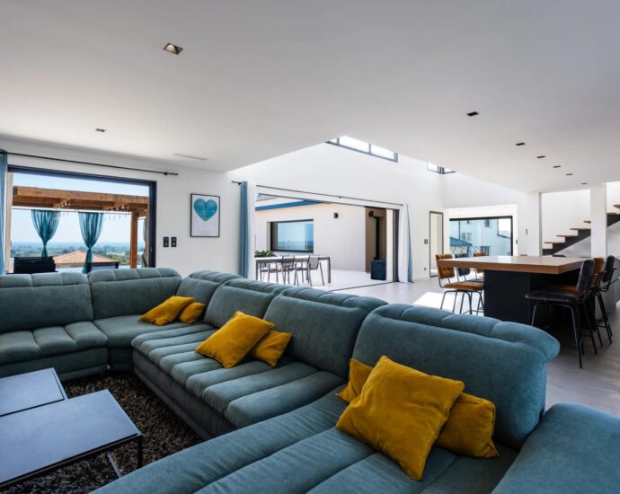 South Bastia, sea-view villa, 7 rooms, 3 bedrooms, swimming pool, close to the beach