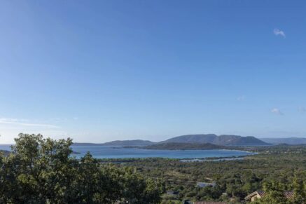Arasu, Contemporary villa, 8 bedrooms, infinity pool, panoramic sea view, close to the beach