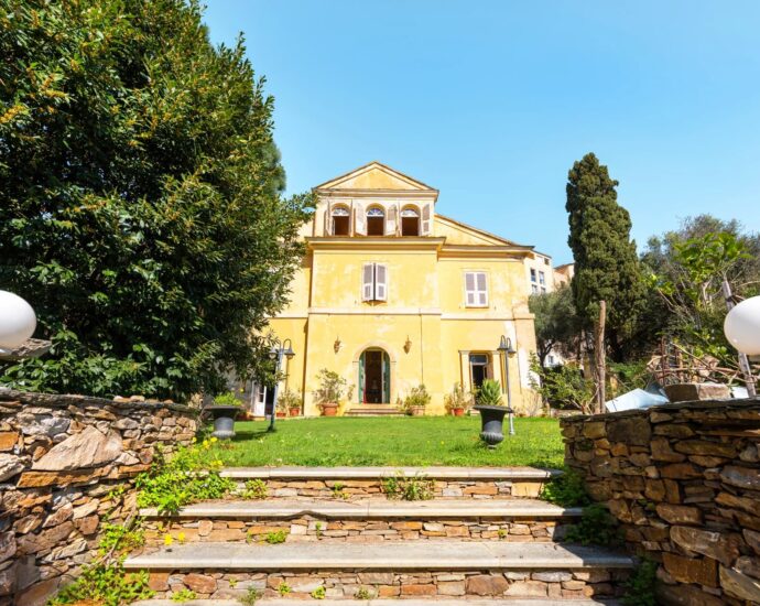 Bastia, Mansion, 4 bedrooms, swimming pool, close to the city center