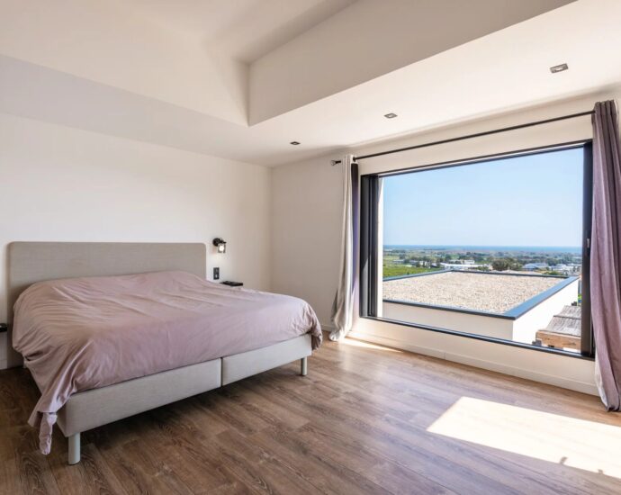 South Bastia, sea-view villa, 7 rooms, 3 bedrooms, swimming pool, close to the beach