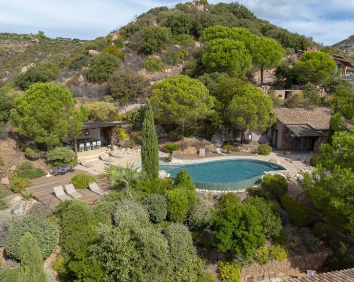 Porto-Vecchio, Palombaggia, Panoramic sea-view villa, 6 bedrooms, within walking distance of the beach