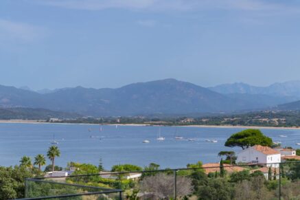 Exclusive listing, Porticcio, apartment with panoramic sea views, 2 bedrooms, terrace, private parking, within walking distance of the beach