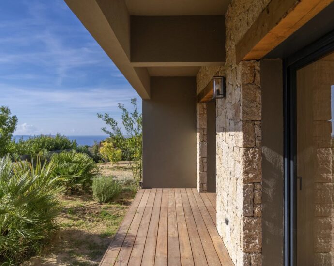Ajaccio, Salario, Contemporary villa with panoramic sea views, high-end features, 4 suites, swimming pool, close to the beach