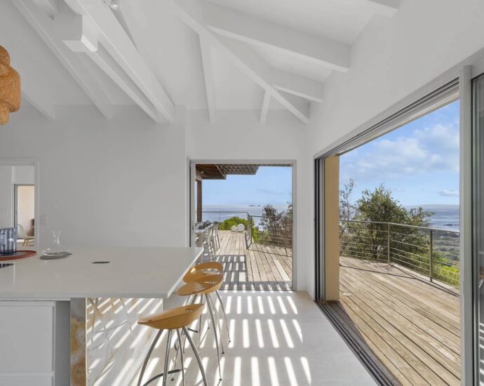 Porto-Vecchio, Palombaggia, Panoramic sea-view villa, 6 bedrooms, within walking distance of the beach