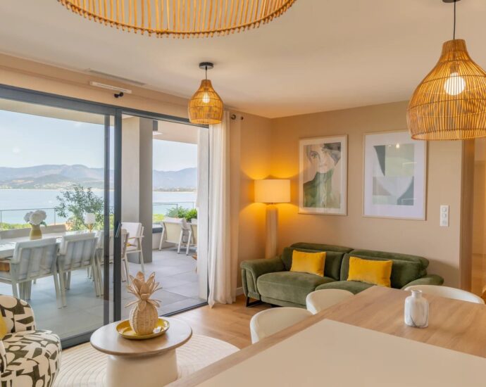 Exclusive listing, Porticcio, apartment with panoramic sea views, 2 bedrooms, terrace, private parking, within walking distance of the beach