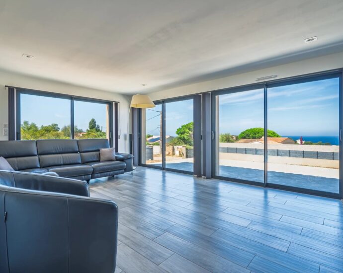 Monticello, near L’Île-Rousse, sea-view villa, 4 bedrooms, mirror pool, close to the beach
