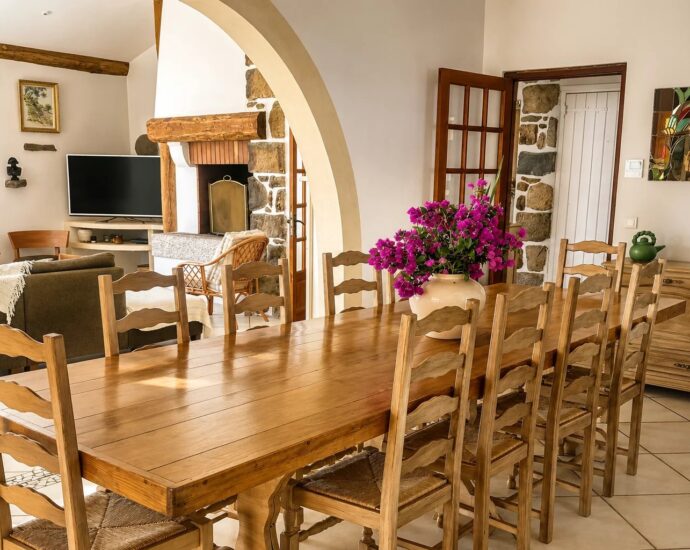 Propriano, Olmeto, villa pied dans l&rsquo;eau, 6 chambres, vue mer et montagnes, piscine, plage à pied