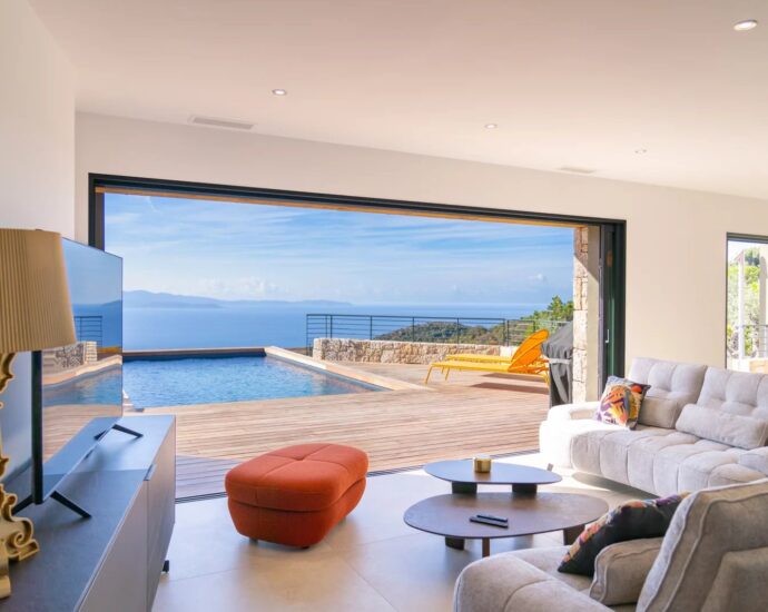 Ajaccio, Salario, Contemporary villa with panoramic sea views, high-end features, 4 suites, swimming pool, close to the beach