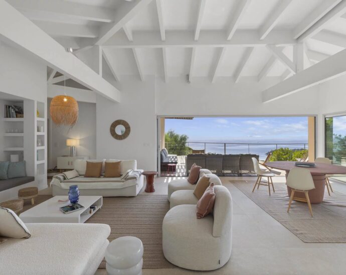 Porto-Vecchio, Palombaggia, Panoramic sea-view villa, 6 bedrooms, within walking distance of the beach