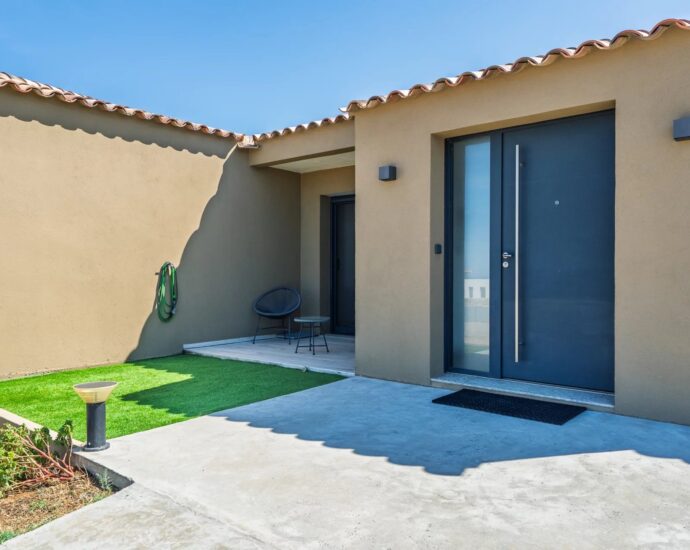 Monticello, near L’Île-Rousse, sea-view villa, 4 bedrooms, mirror pool, close to the beach