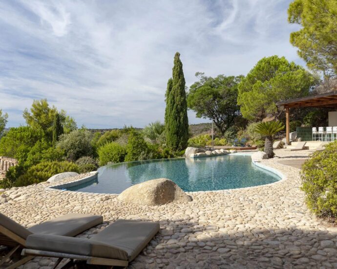 Porto-Vecchio, Palombaggia, Panoramic sea-view villa, 6 bedrooms, within walking distance of the beach