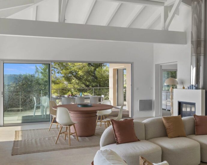 Porto-Vecchio, Palombaggia, Panoramic sea-view villa, 6 bedrooms, within walking distance of the beach