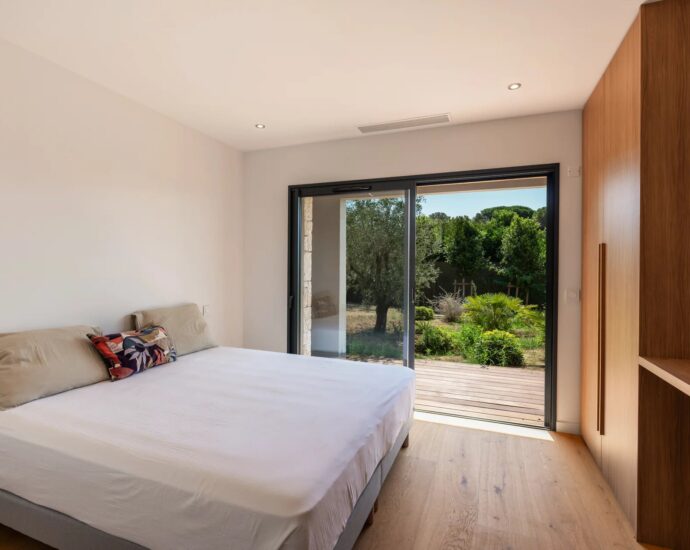 Ajaccio, Salario, Contemporary villa with panoramic sea views, high-end features, 4 suites, swimming pool, close to the beach